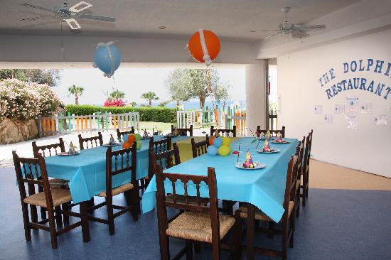 dolphin-kids-restaurant.jpg